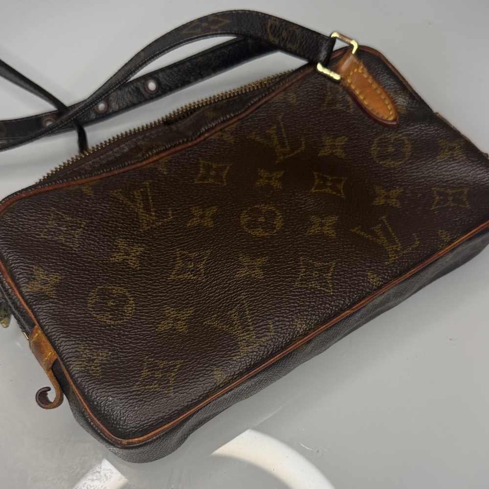Louis Vuitton Pochette Marley Bandoulière – Monogram - tear near zipper & strap - Picture 4 of 15